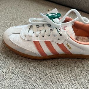 Size 6 Women's Adidas Sambas